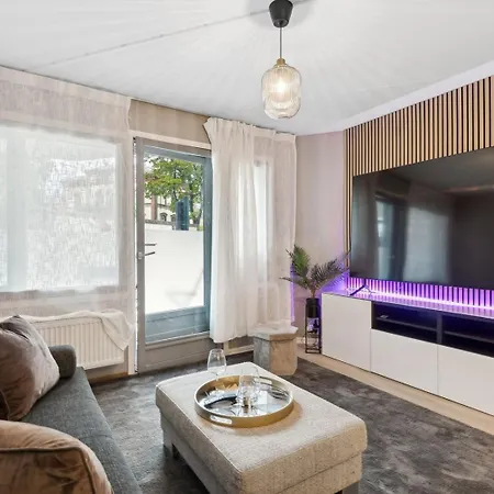 Happy Days Relaxing With Smart Solutions Shared With One Other Bedroom Oslo