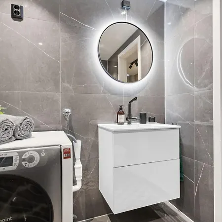 Happy Days Relaxing With Smart Solutions Shared With One Other Bedroom * Oslo