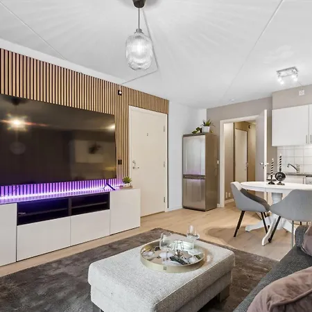 Happy Days Relaxing With Smart Solutions Shared With One Other Bedroom Πανσιόν