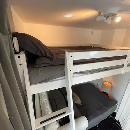 Πανσιόν Happy Days Relaxing With Smart Solutions Shared With One Other Bedroom *