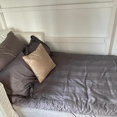 Happy Days Relaxing With Smart Solutions Shared With One Other Bedroom Πανσιόν *