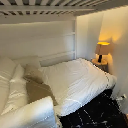 게스트하우스 Happy Days Relaxing With Smart Solutions Shared With One Other Bedroom