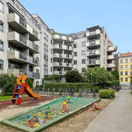 Happy Days Relaxing With Smart Solutions Shared With One Other Bedroom 게스트하우스